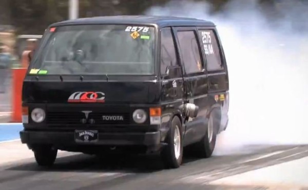 外国人 ハイエースにv8ターボエンジン載せたら凄い速さになった 笑 海外の反応 海外反応 I Love Japan