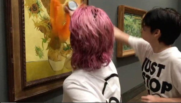 ゴッホの絵にトマトスープをかけた活動家 無罪を主張して保釈か 海外の反応 海外反応 I Love Japan